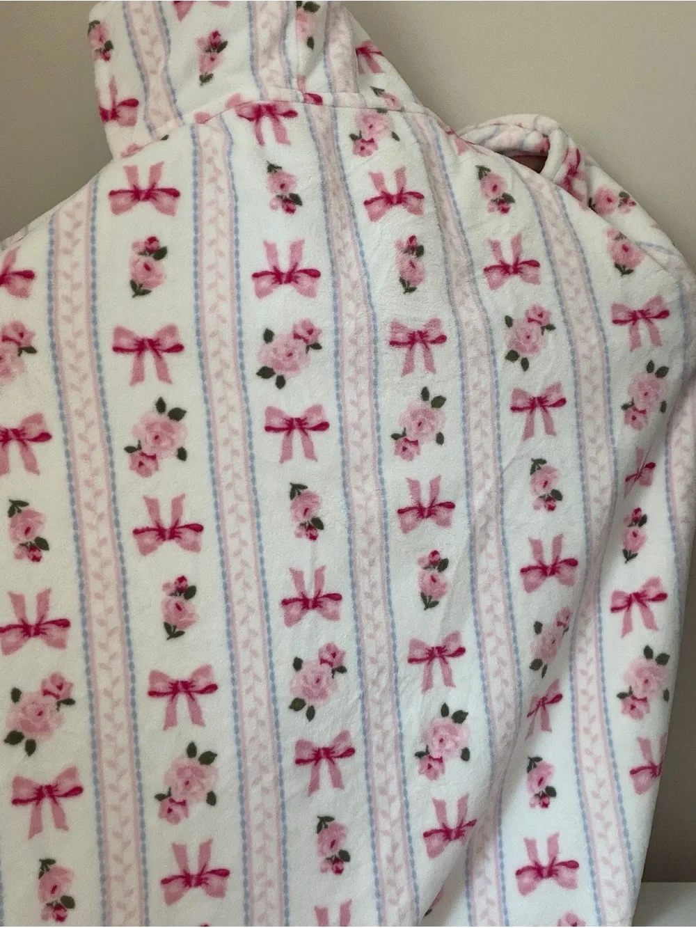 Laura Ashley Plush Floral & Bow Blanket - Pink White